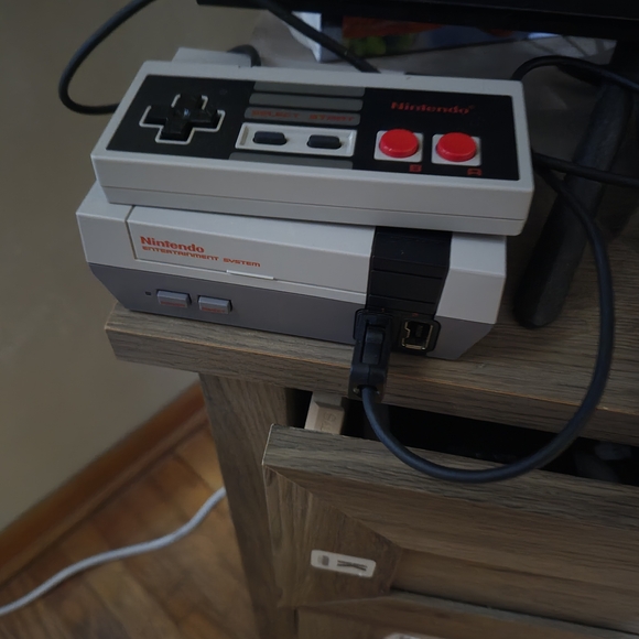 Nintendo Entertainment System - Gray and Black